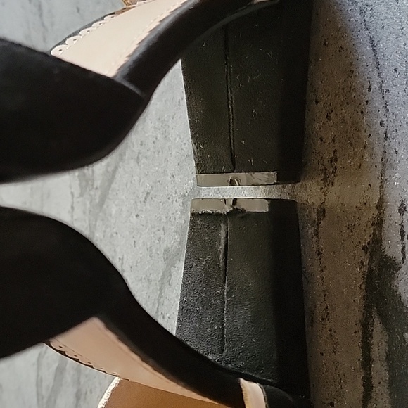 Journee Chandra Pumps block heel black Faux suede white trim size 8.5 - Picture 13 of 13